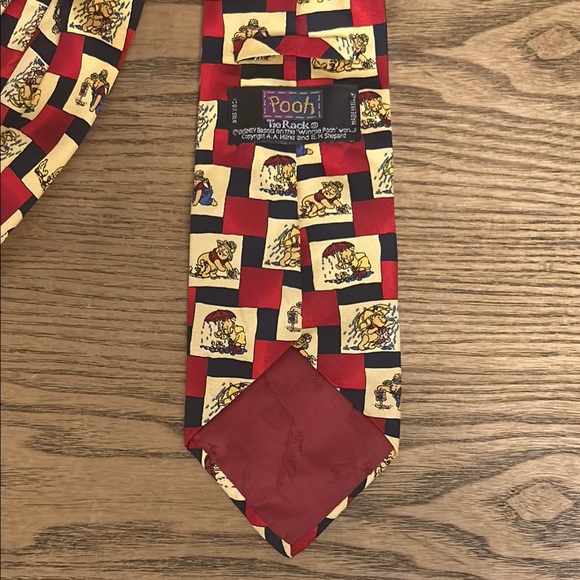 Vintage Winnie the Pooh Tie - Picture 4 of 6